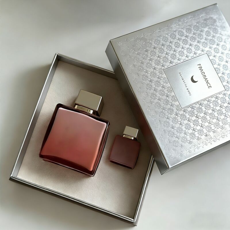 高級フレグランスパッケージ用のシルク箔押しと350gsm FSC認証紙ボード付きカスタムロゴ香水ギフトボックス