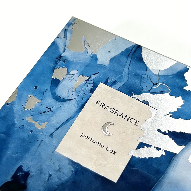 高級フレグランスパッケージ用のシルク箔押しと350gsm FSC認証紙ボード付きカスタムロゴ香水ギフトボックス