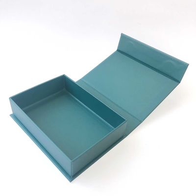 長方形のリボンが付いている青い固体磁気ギフト用の箱